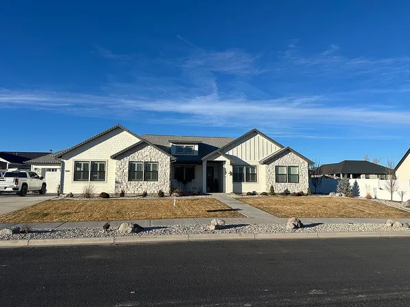 888 W Torrey Pines Dr, Richfield, UT 84701