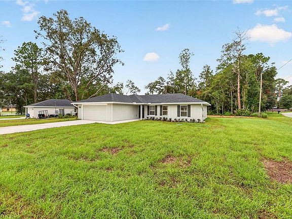 3rd image of 34 HEMLOCK CIRCLE WAY