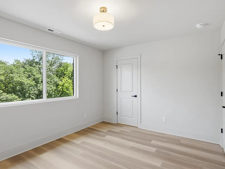 104 Norman Ln #100 — Photo 11