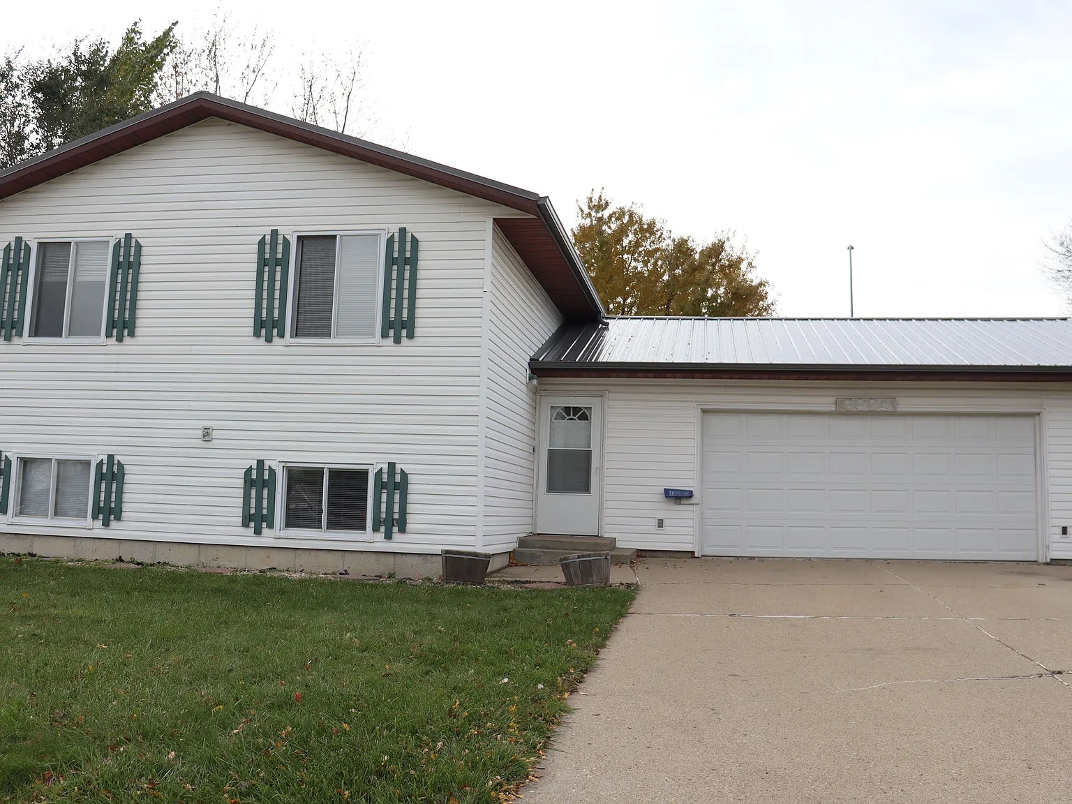 5 bed, 2.0 bath, 1768 sqft, $2,540 — Photo 1