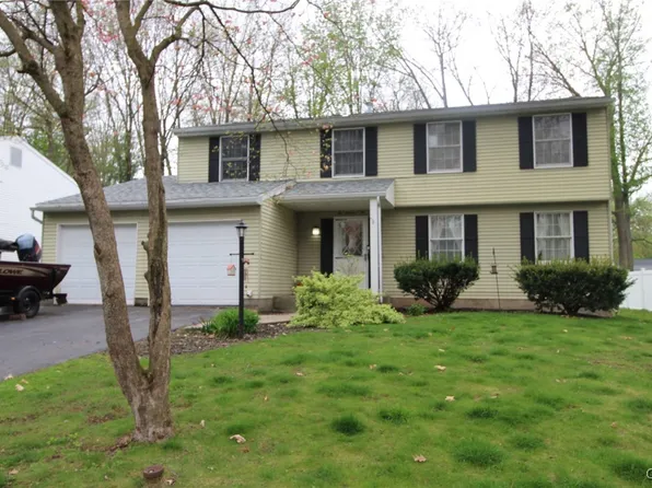 210 Single Dr, North Syracuse, NY 13212