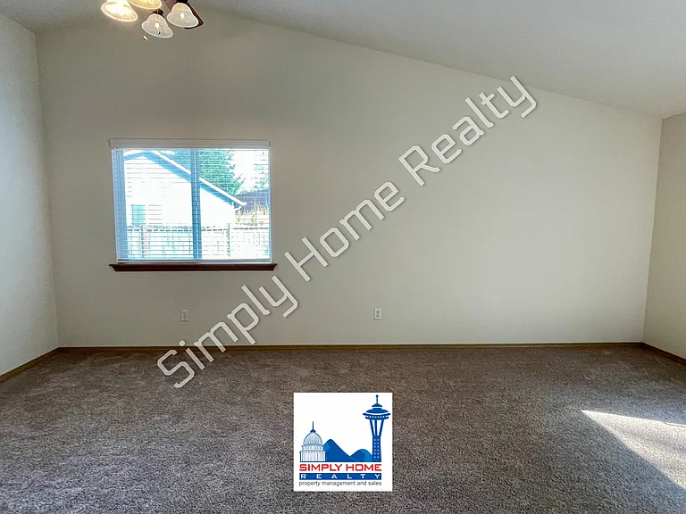 921 Avalon Ct SE — Photo 5