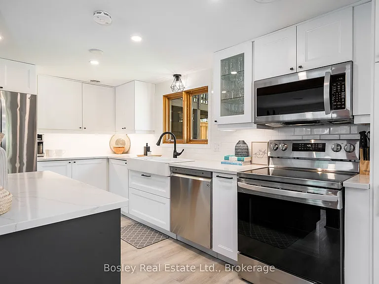 102 Helen St — Photo 16