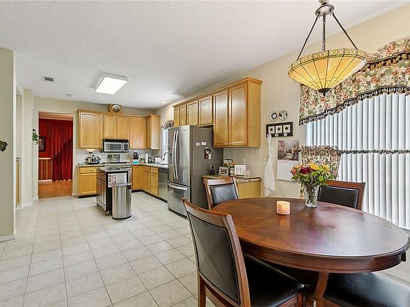 5th image of 3126 Meadow Lake Dr E