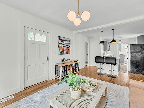 4th image of 2698 Olympia Ave