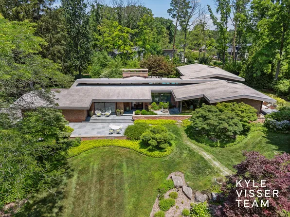 130 Robinwood Ave SE, Grand Rapids, MI 49506