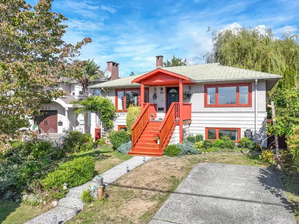 430 W Kings Rd N, Vancouver, BC V7N 2M3