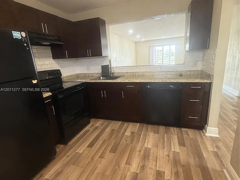 879 NE 195th St #425 — Photo 9