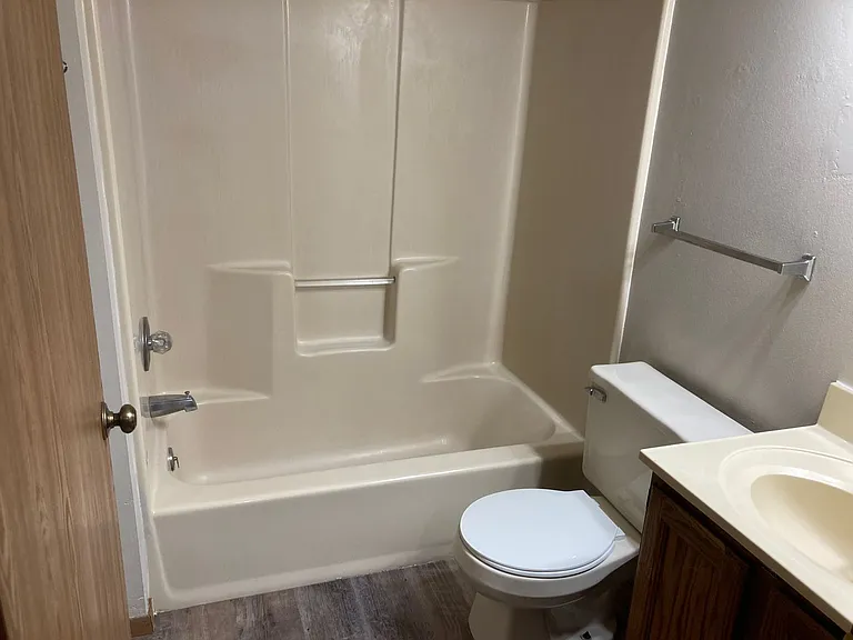 542 E Bronson Rd — Photo 14
