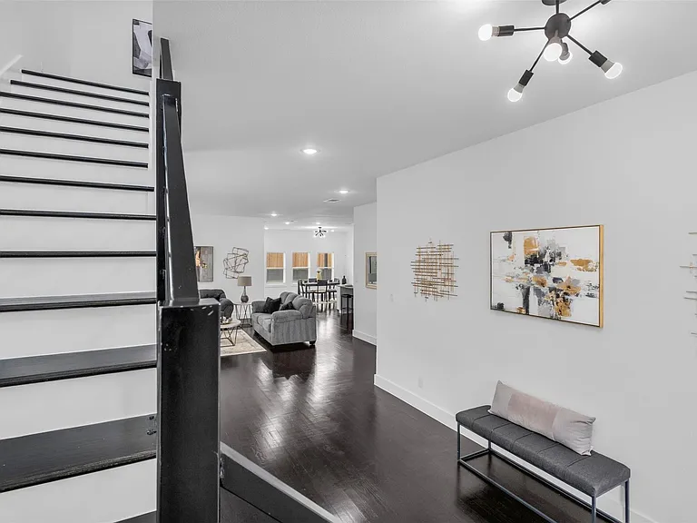 407 Dubois Ave — Photo 8