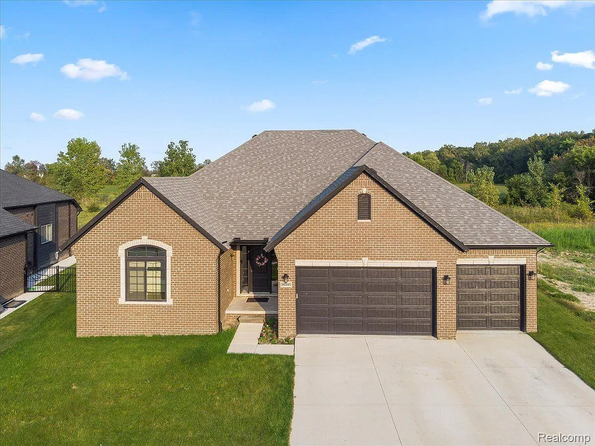 56340 Leeds Ln photo 1