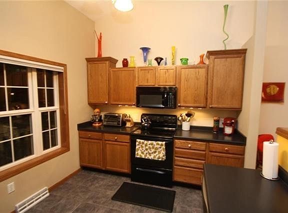 3rd image of 4142 Carberry St