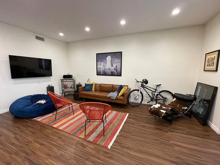 4730 Mission Bay Dr #F — Photo 2