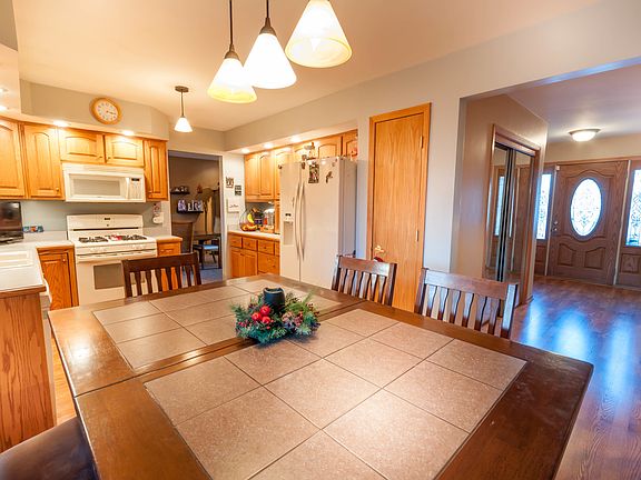 5th image of 8111 Saint James Dr