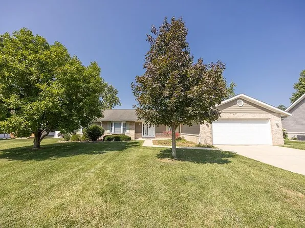 117 Suburban Dr, Smithton, IL 62285