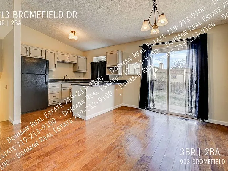 913 Bromefield Dr — Photo 4