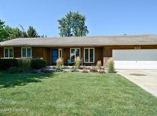 203 Joy Ct, Sugar Grove, IL 60554