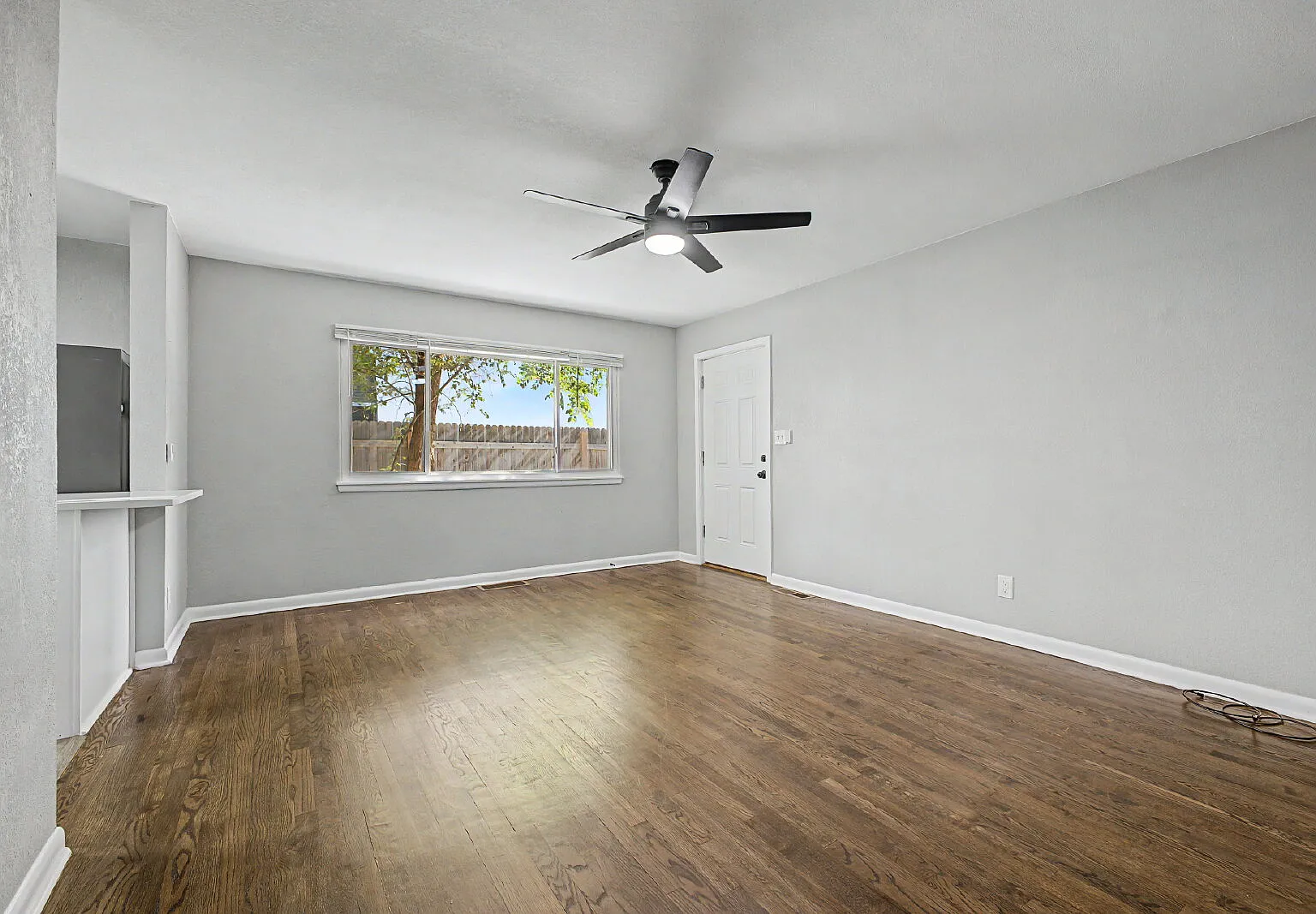 2 bed, 1.0 bath, 725 sqft, $2,150 — Photo 2