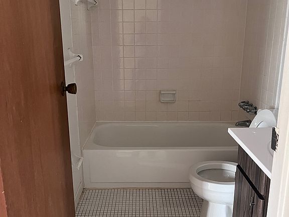 4th image of 1190 Bishop Ave