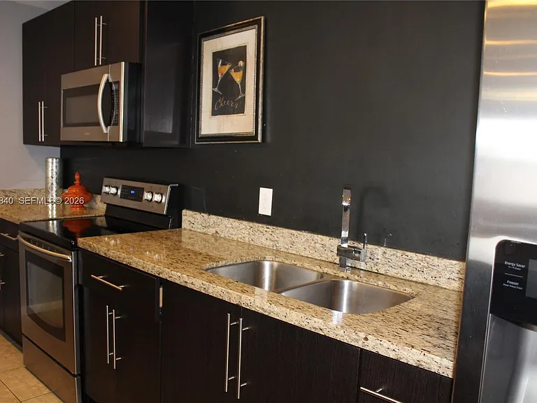 421 NE 1st St #112 — Photo 26