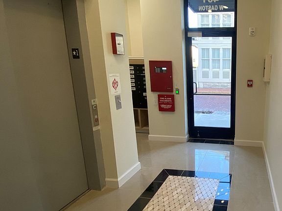 4th image of 401 W Gaston St #2B
