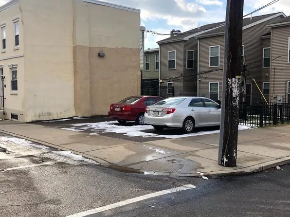 842 June St, Philadelphia, PA 19139