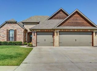 2125 Redbud Creek Ave, Yukon, OK 73099