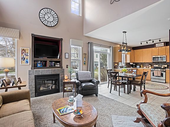 3rd image of 2101 Claremont Ln #2101