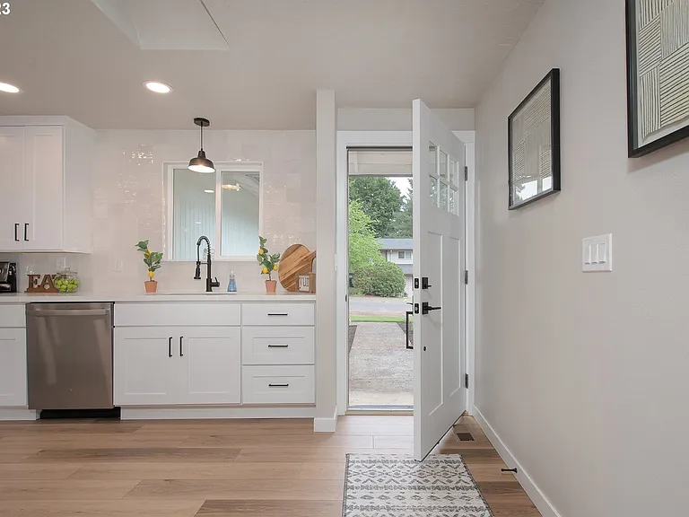 3770 SE Pelton Ave — Photo 6