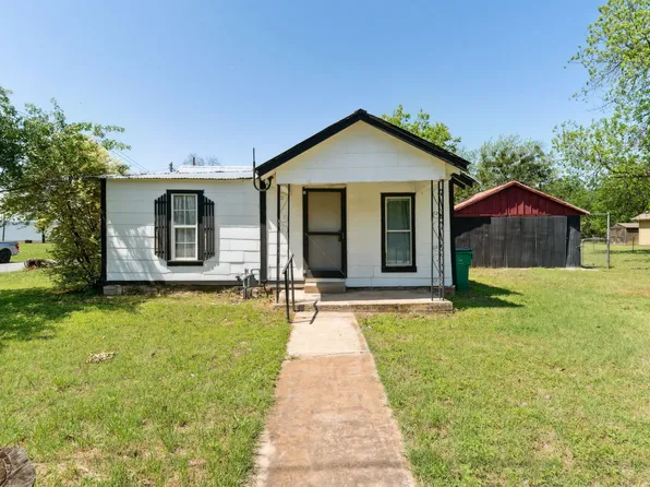 690 S 6th St, Stephenville, TX 76401