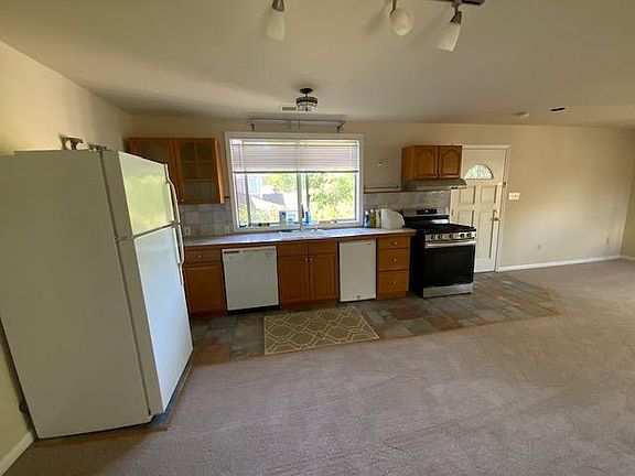 2nd image of 46 Iris St