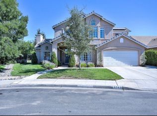 2762 E Deyoung Dr, Fresno, CA 93720