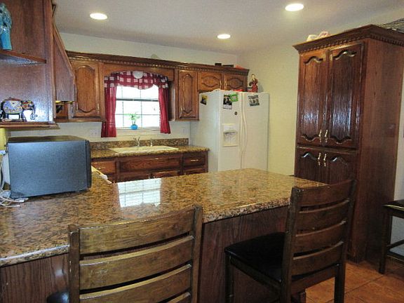 3rd image of 903 Greenland Cir S