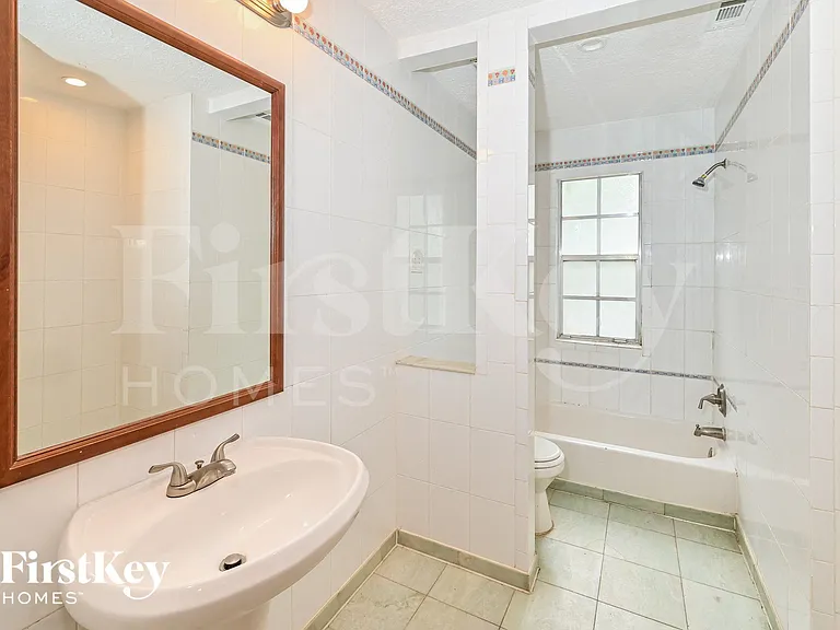 4003 Chapel Square Dr — Photo 11