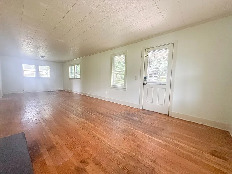 435 Lusk Ave — Photo 3