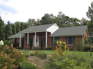 1601 Country Club Dr, High Point, NC 27262