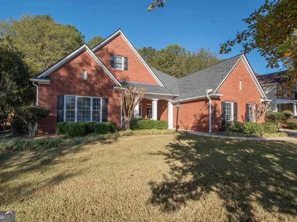 372 Lake Forest Dr, Newnan, GA 30265