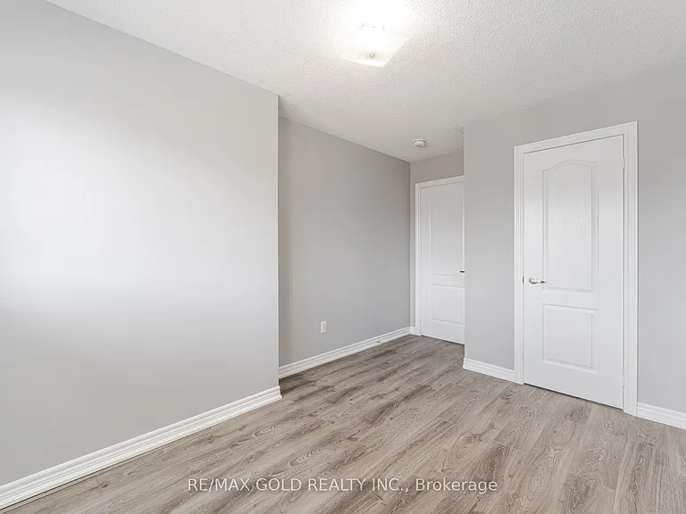 67 Yardley Cres — Photo 37