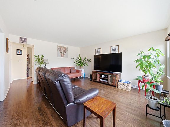 3rd image of 6524 Ridge Dr