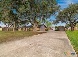 906 Mead Rd, Victoria, TX 77904