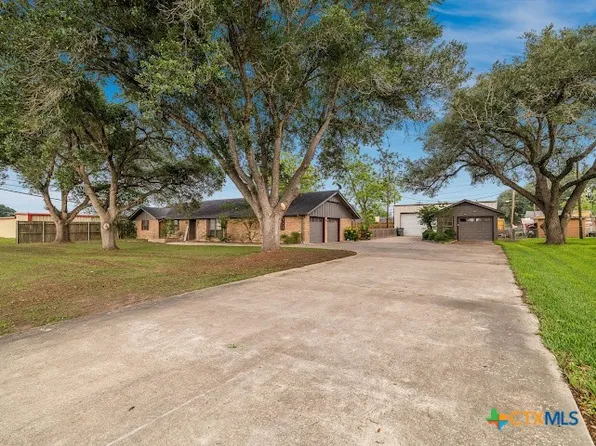 906 Mead Rd, Victoria, TX 77904