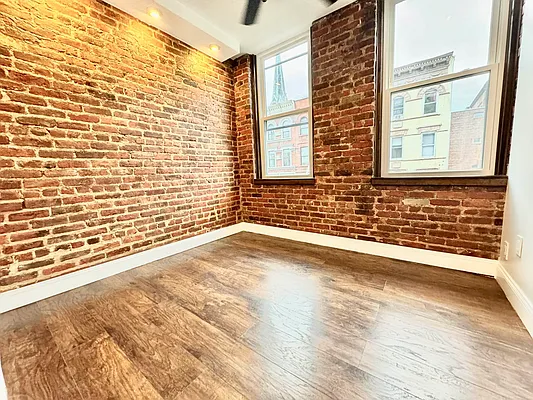 Rented by Papp Realty | media 15