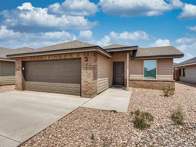 8211 E County Road 111 — Photo 1