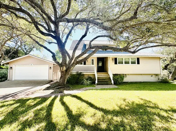 18 Bahama St S, Rockport, TX 78382