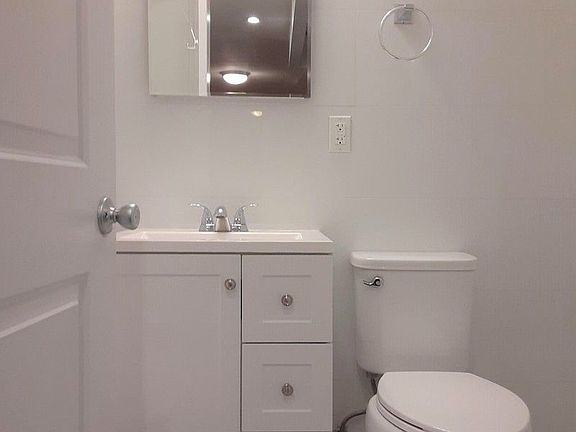 5th image of 306 E 49th St APT 3A