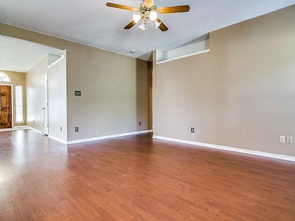3rd image of 3208 Riverview Dr