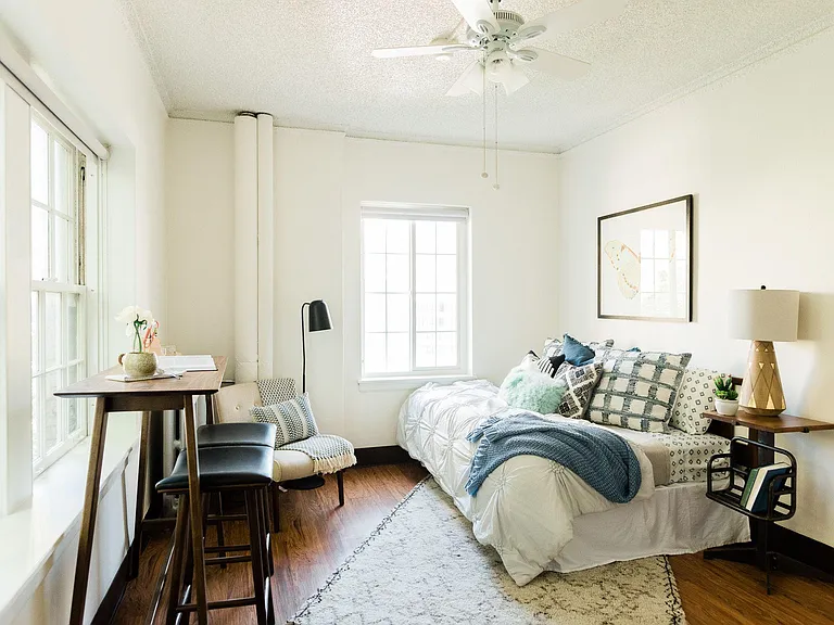 Regency Apartments — Photo 8