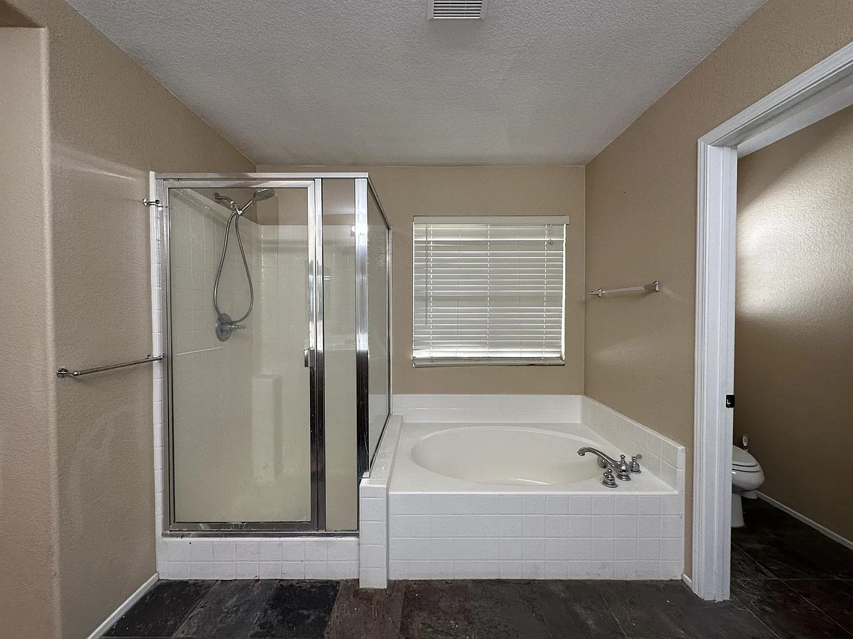 Building Photo - 5537 Spruce Hill Ct