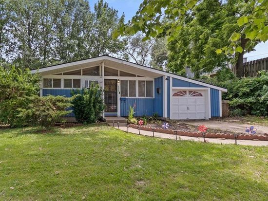 1907 NE 57th St, Kansas City, MO 64118
