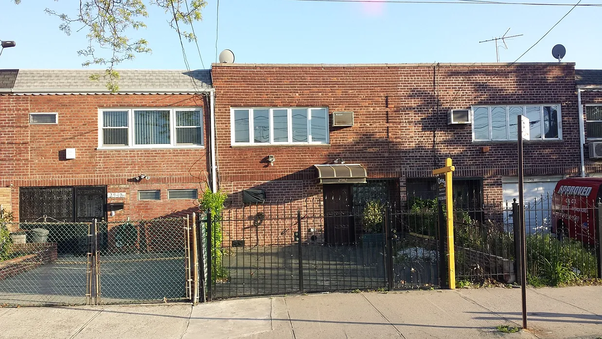 2912 Neptune Ave photo 1